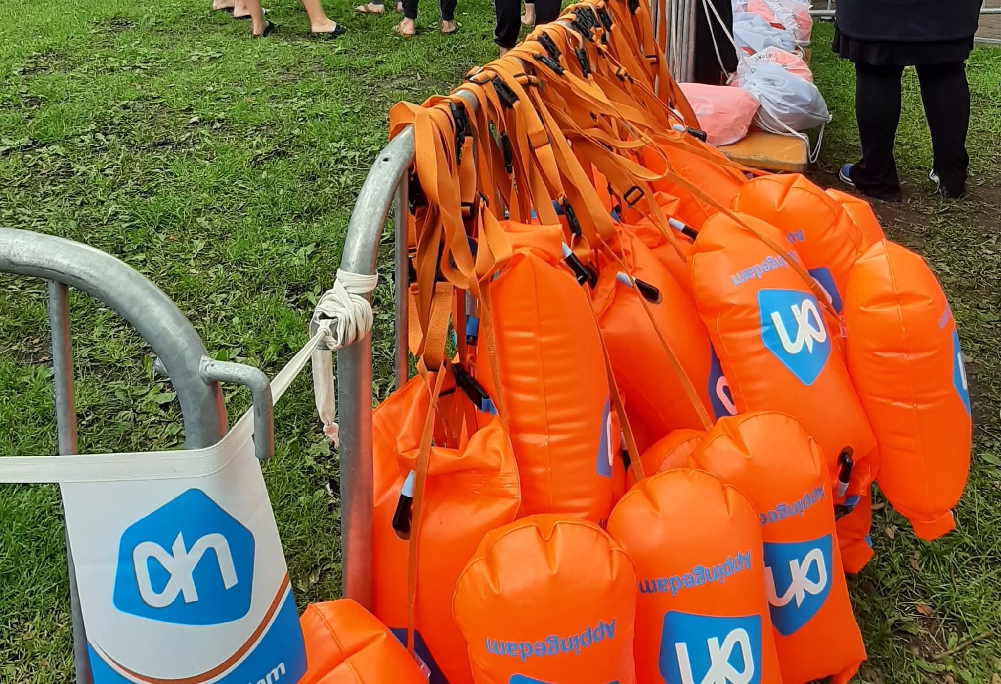 De Damster City Swim stelt zwemboeien beschikbaar voor 76e Reitdieptochten.jpg
